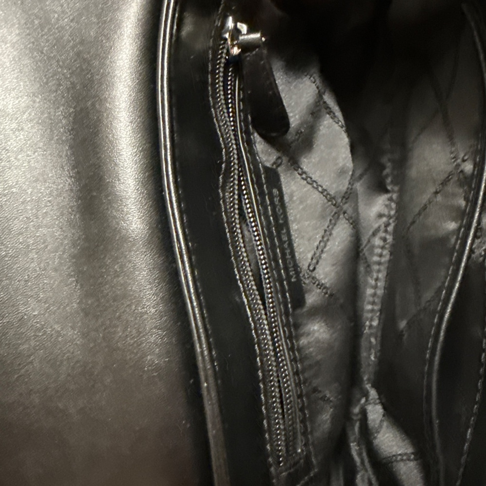 Michael Kors Black Shoulder Bag with Chain Strap - Picture 8 of 10